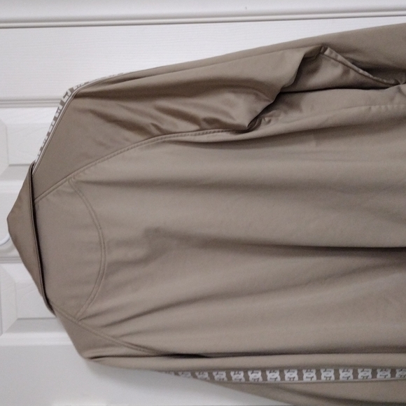 DC Jacket - Picture 4 of 5